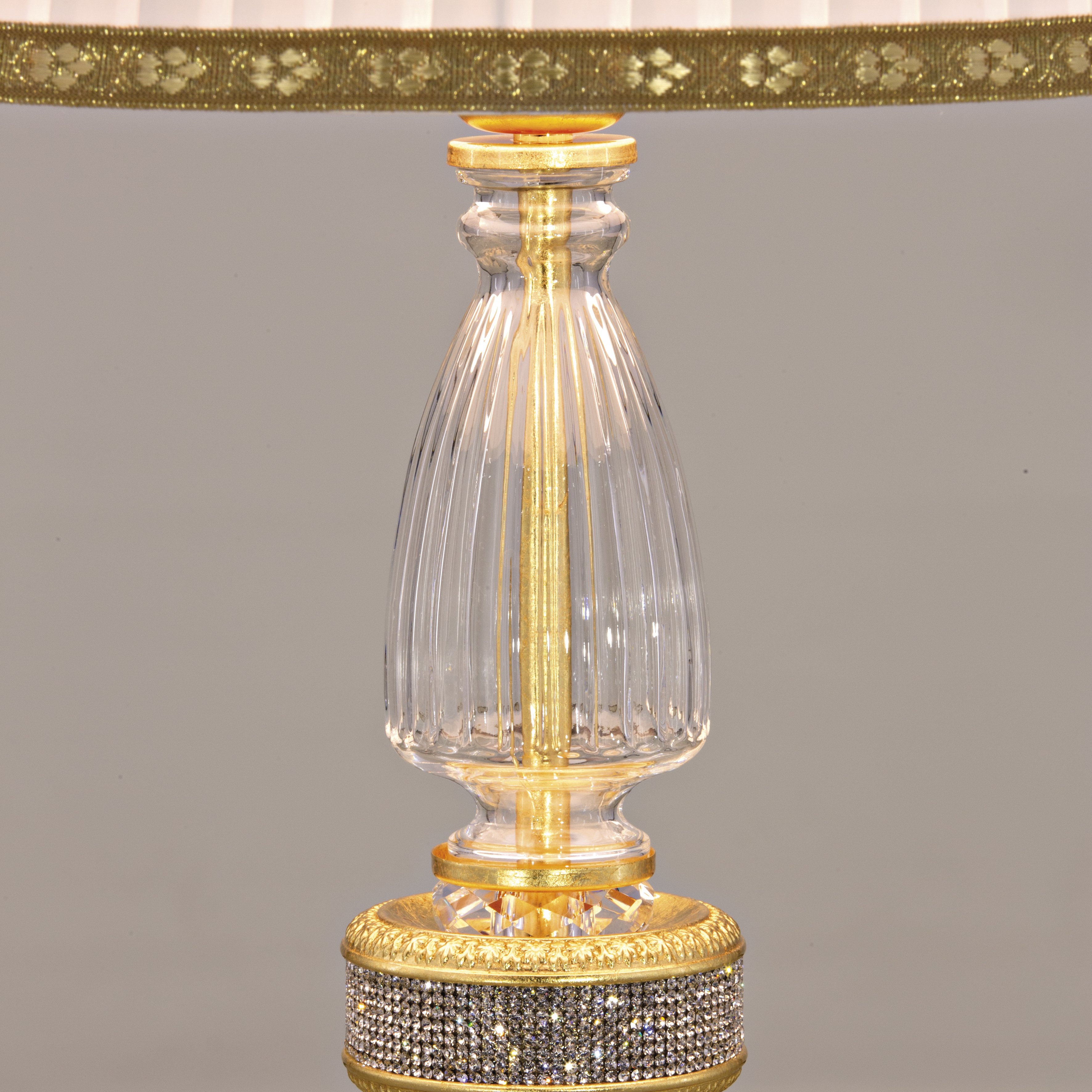 102_LG_gold_leaf_crystal_fabric_ivory_shade_macro1 102 LG gold leaf crystal fabric ivory shade macro1