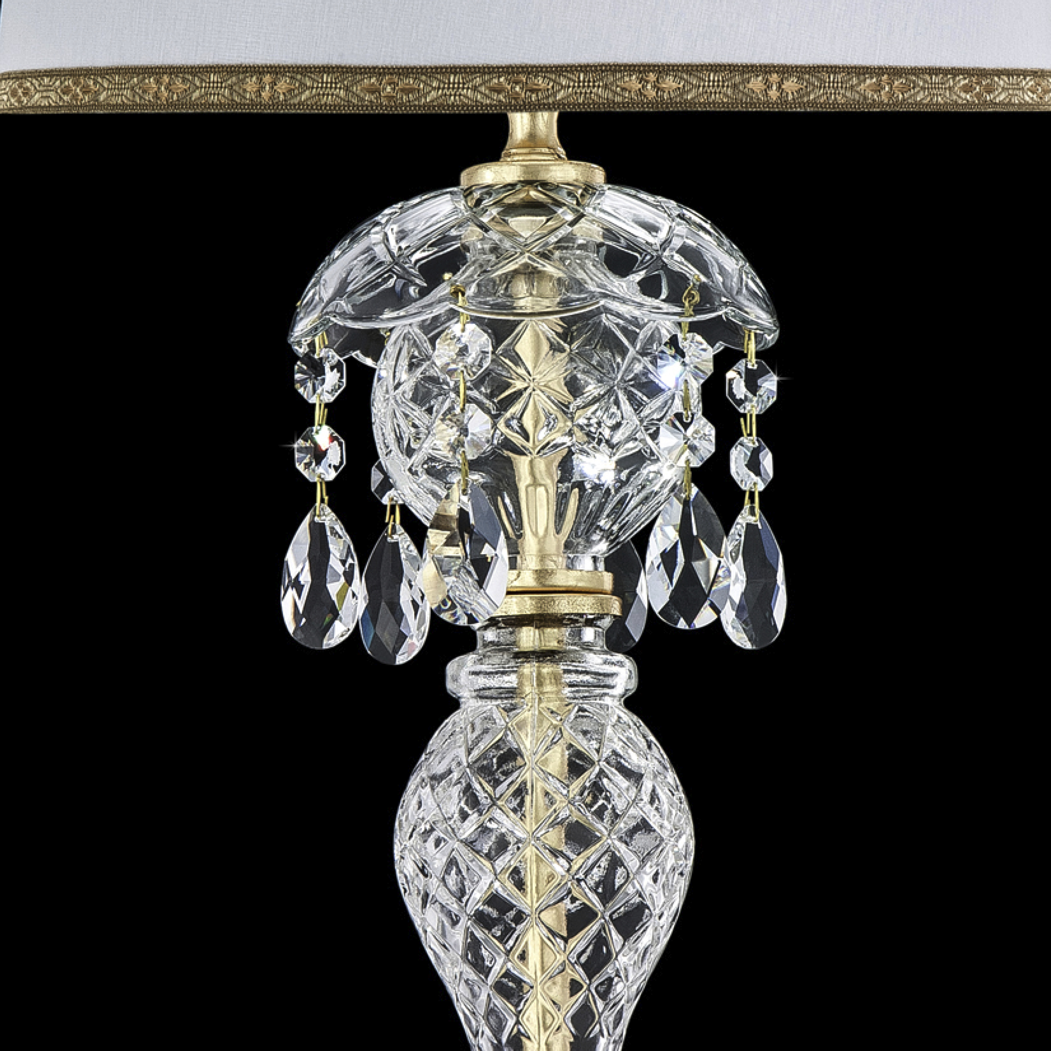 104_LM_gold_leaf_crystal_pvc_white_gold_shade_macro1_Olympia_GrandoLuce 104 LM gold leaf crystal pvc white gold shade macro1 Olympia GrandoLuce