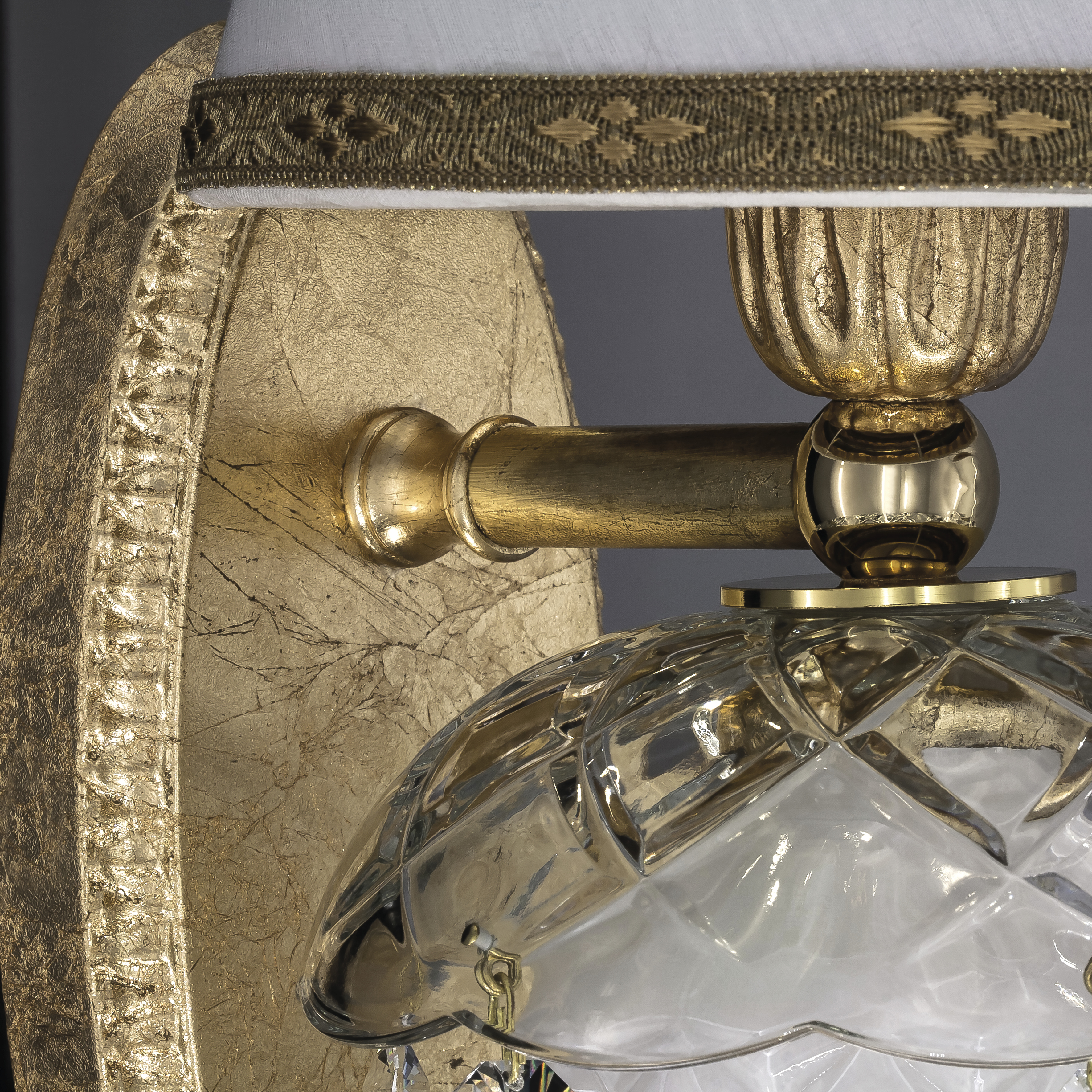 105 AP 1 gold leaf white pvc white gold shade macro2 Mirsini GrandoLuce