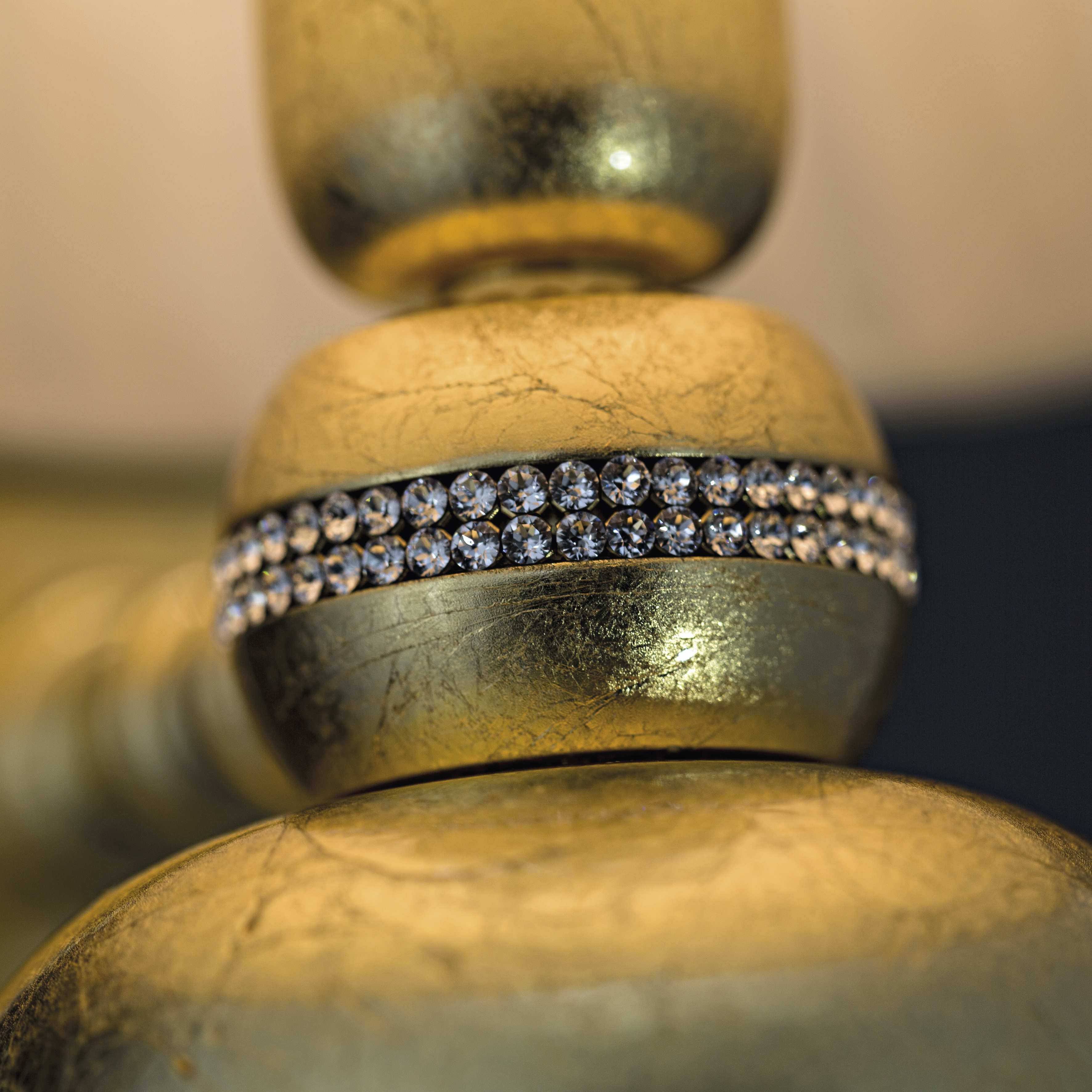 108 AP 1 gold leaf crystal fabric beige shade macro2 square Juliana GrandoLuce