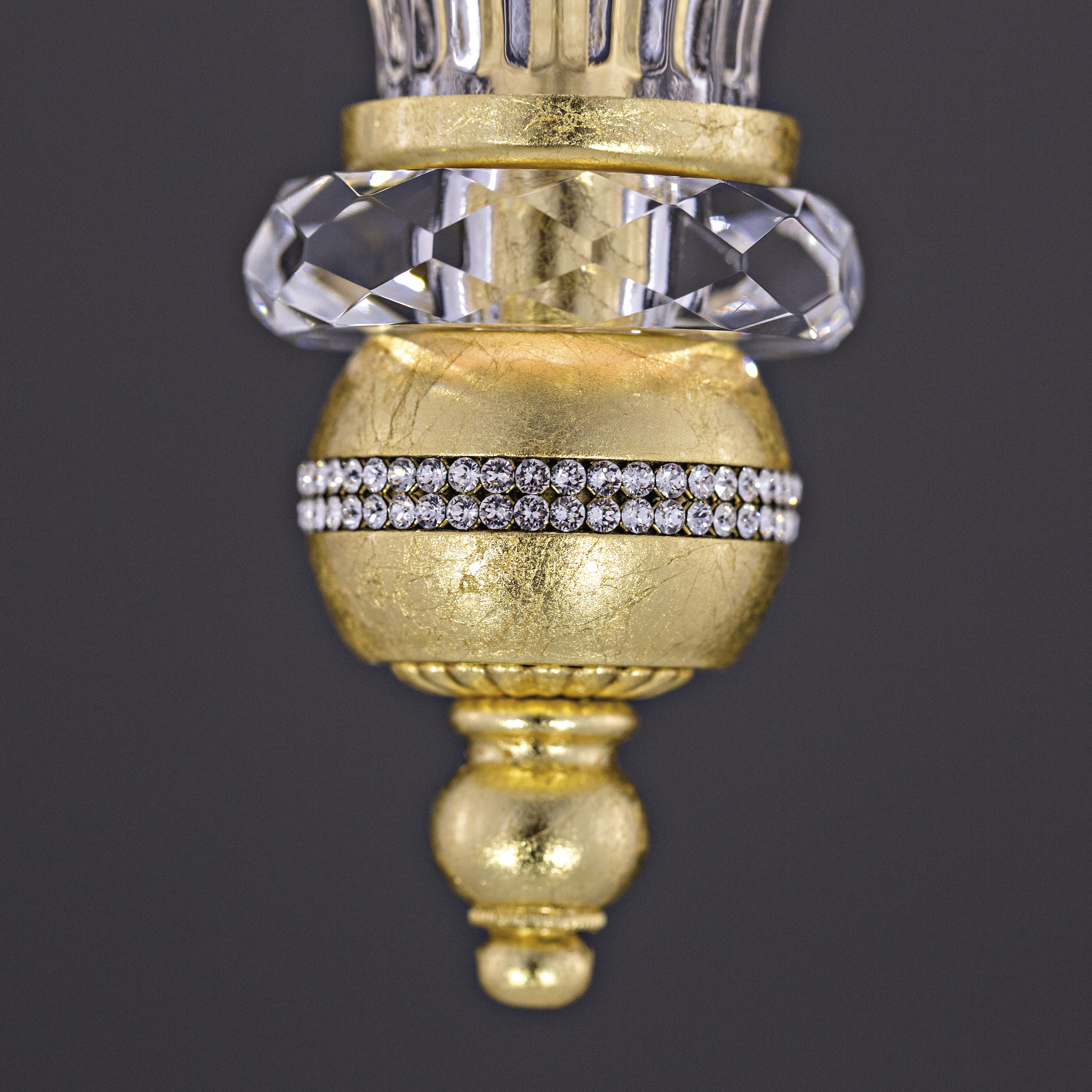 108 S 1 gold leaf crystal fabric beige shade macro1 square Juliana GrandoLuce