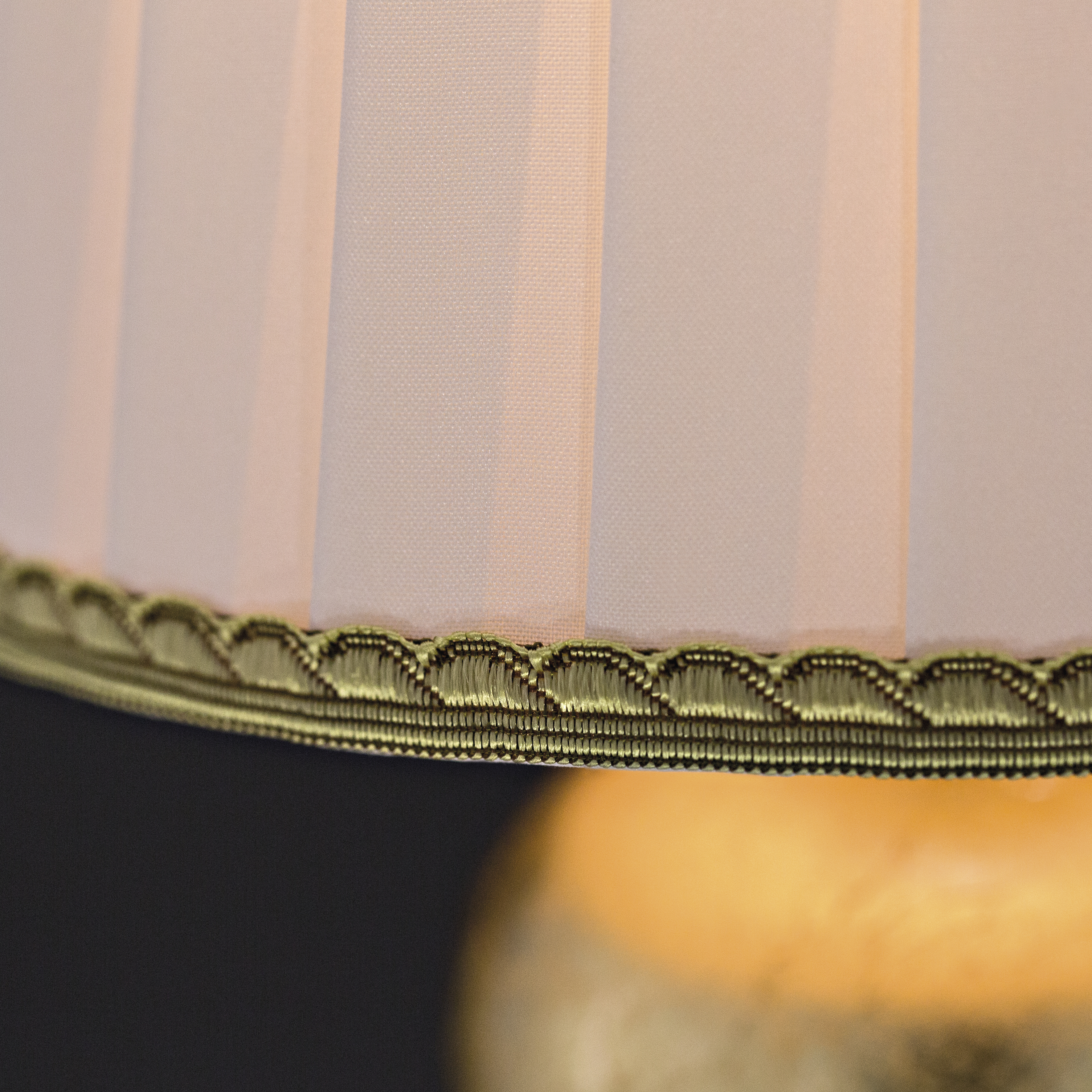 108 S 1 gold leaf crystal fabric beige shade macro3 square Juliana GrandoLuce