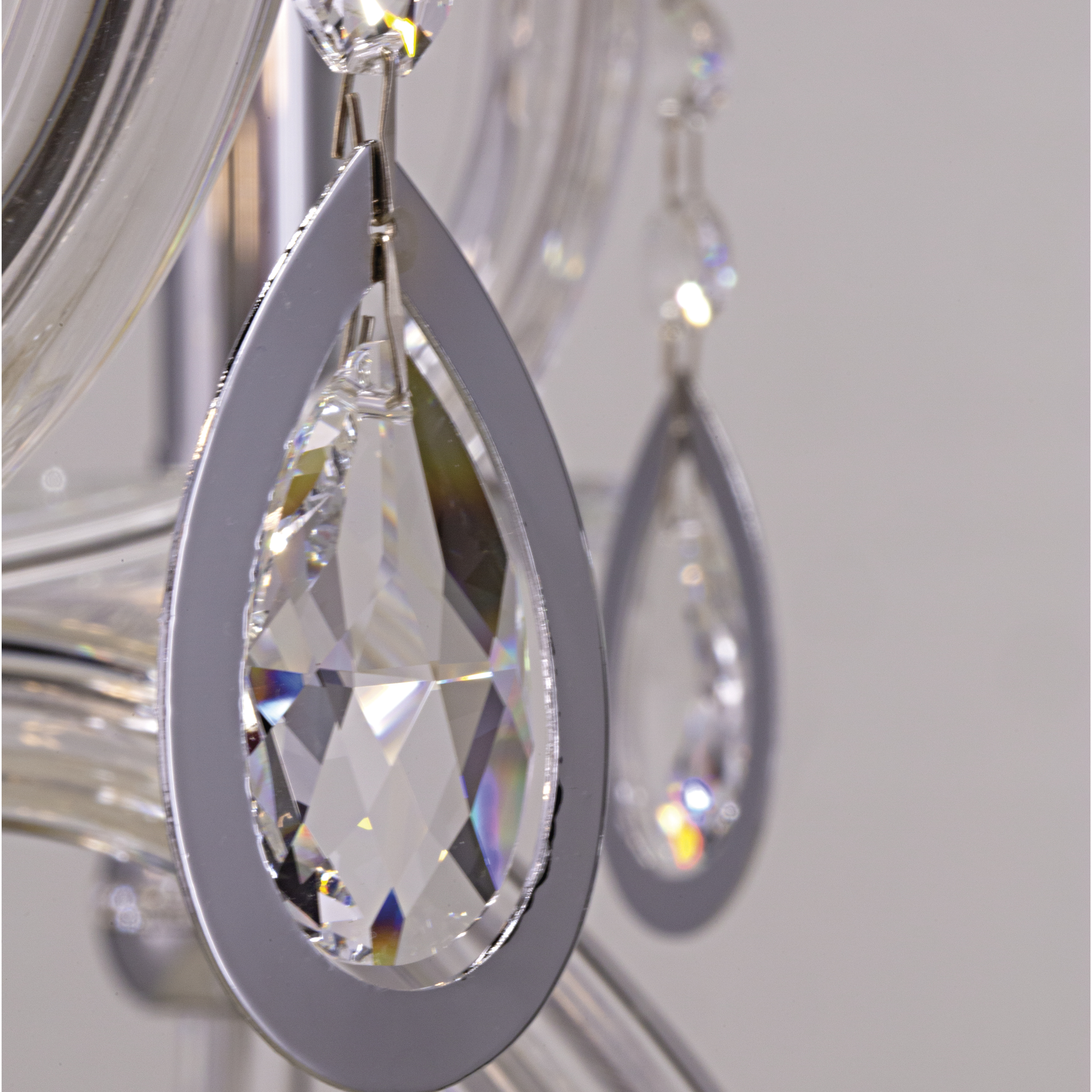 110_CH_10_chrome_crystal_macro1 110 CH 10 chrome crystal macro1