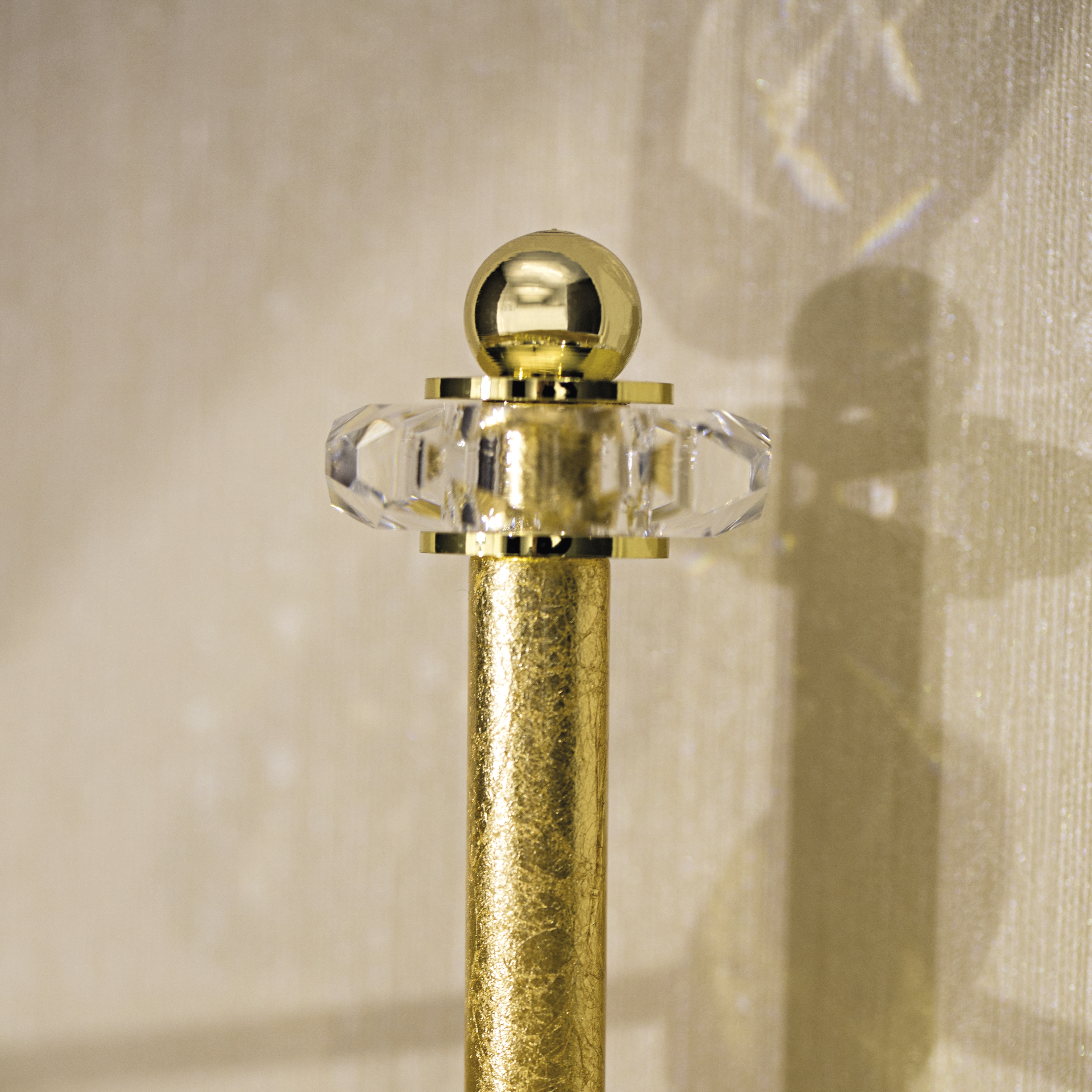 109 AP 3 gold leaf crystal pvc white gold shade macro1 square Dafne GrandoLuce