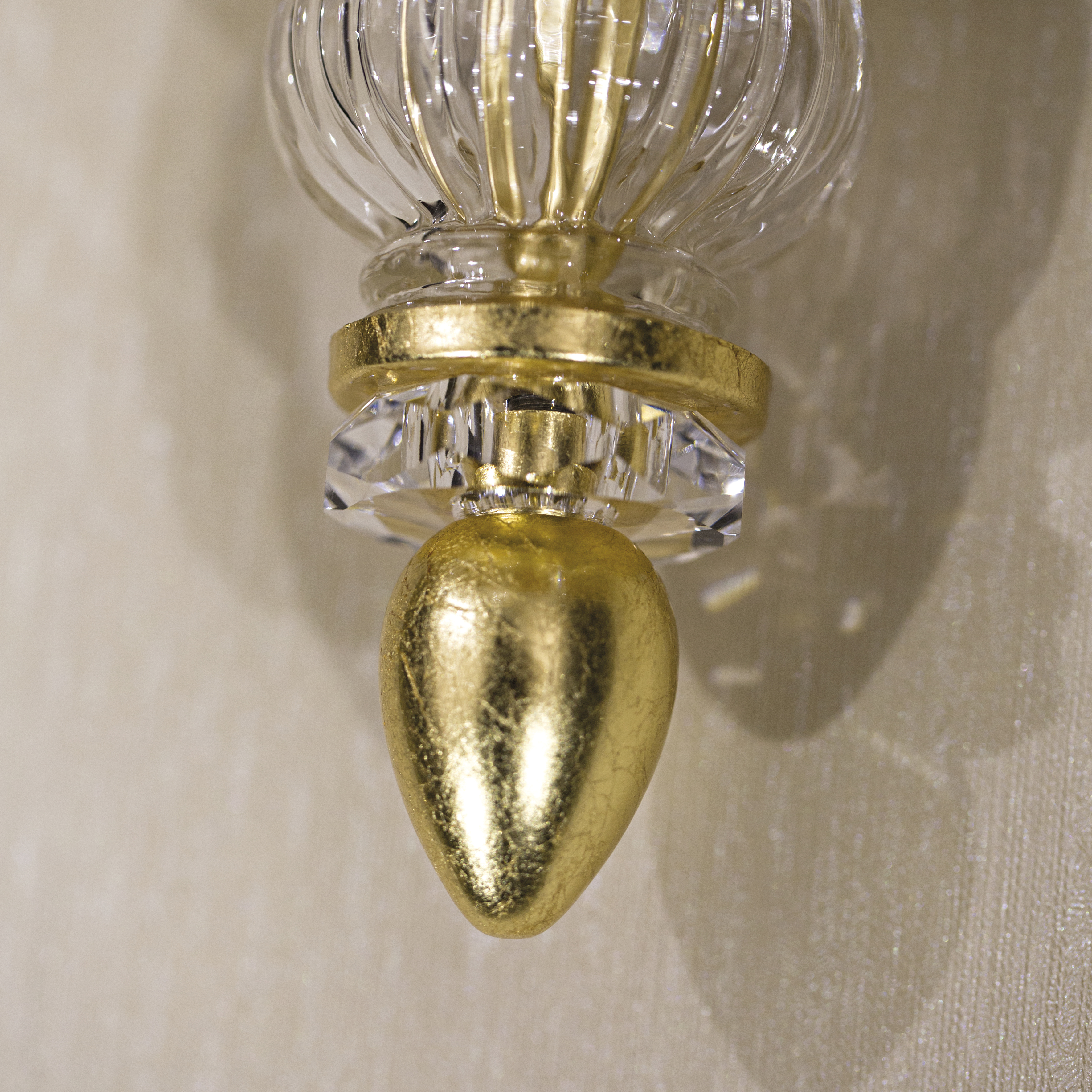 109 AP 3 gold leaf crystal pvc white gold shade macro2 square Dafne GrandoLuce