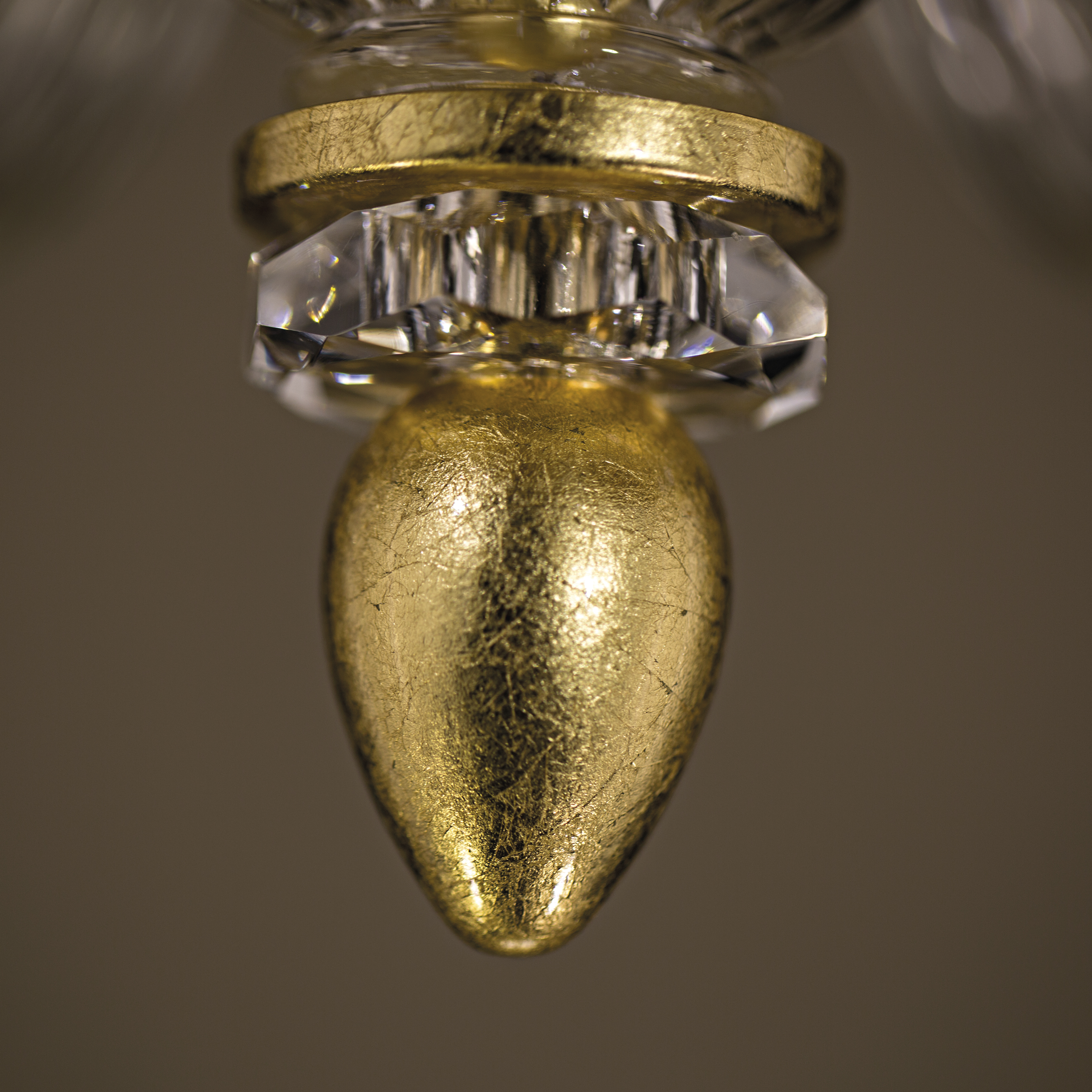 109 SM gold leaf crystal pvc black gold shade macro1 square Dafne GrandoLuce 1