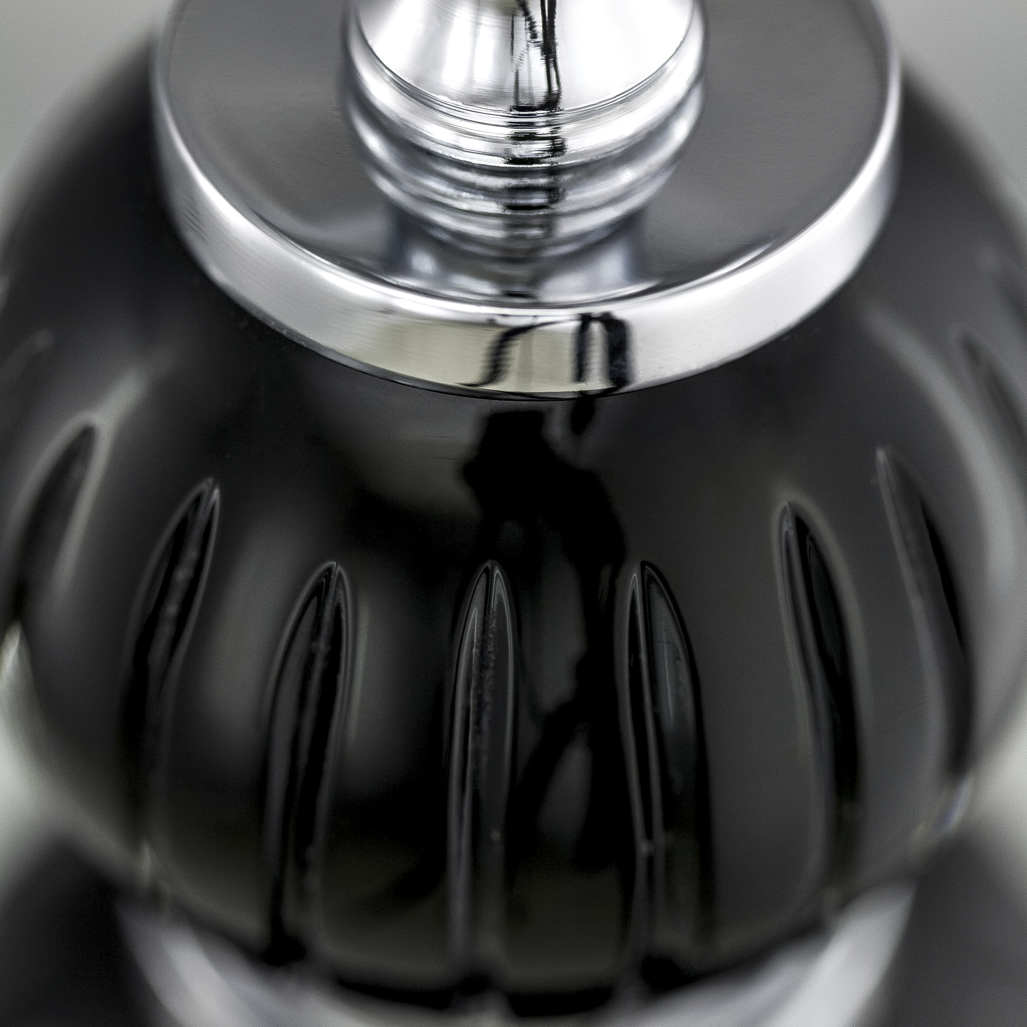 112 FL chrome black pvc silver leaf black shade macro1 Leonie GrandoLuce