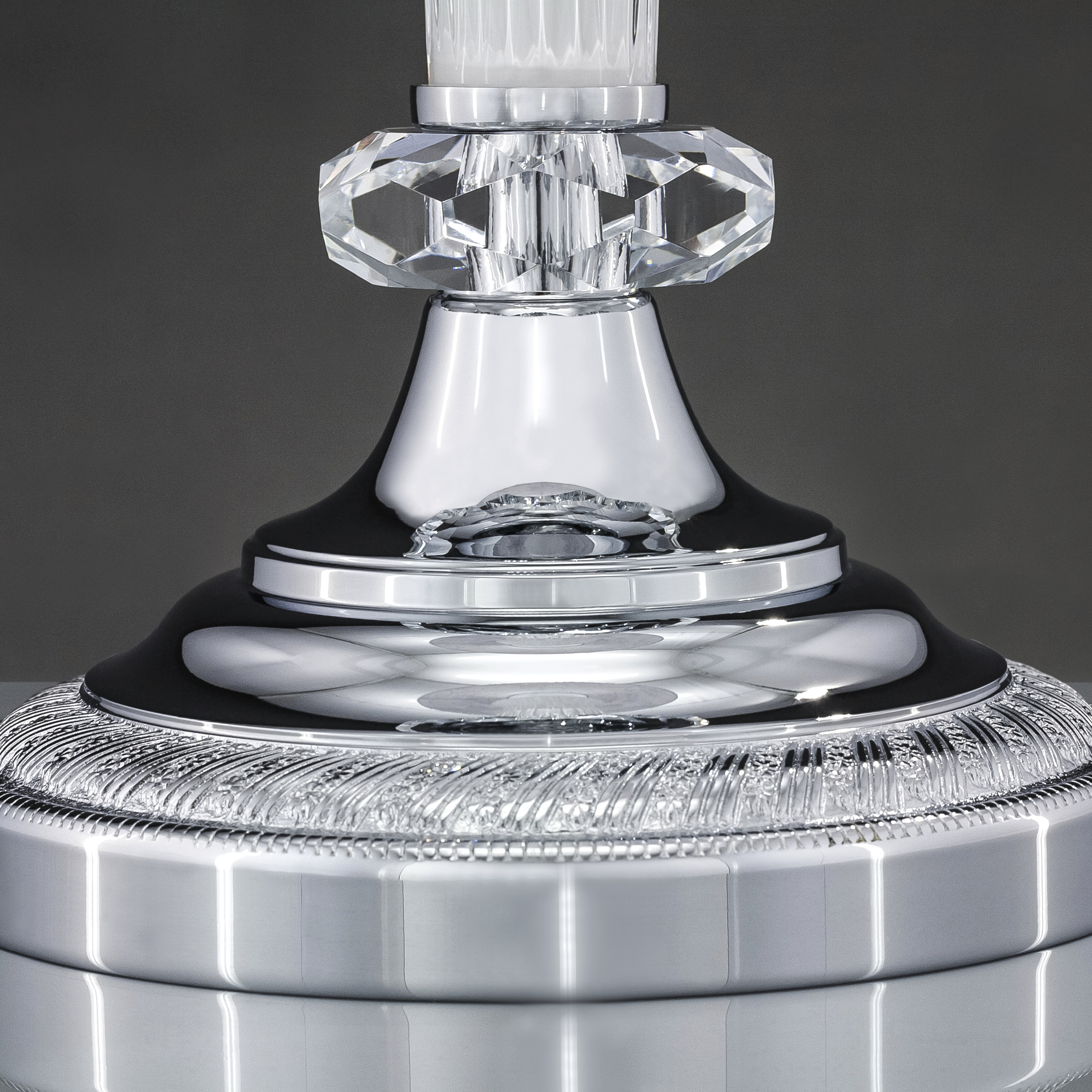 112 LG chrome white pvc silver leaf white shade macro1 Leonie GrandoLuce