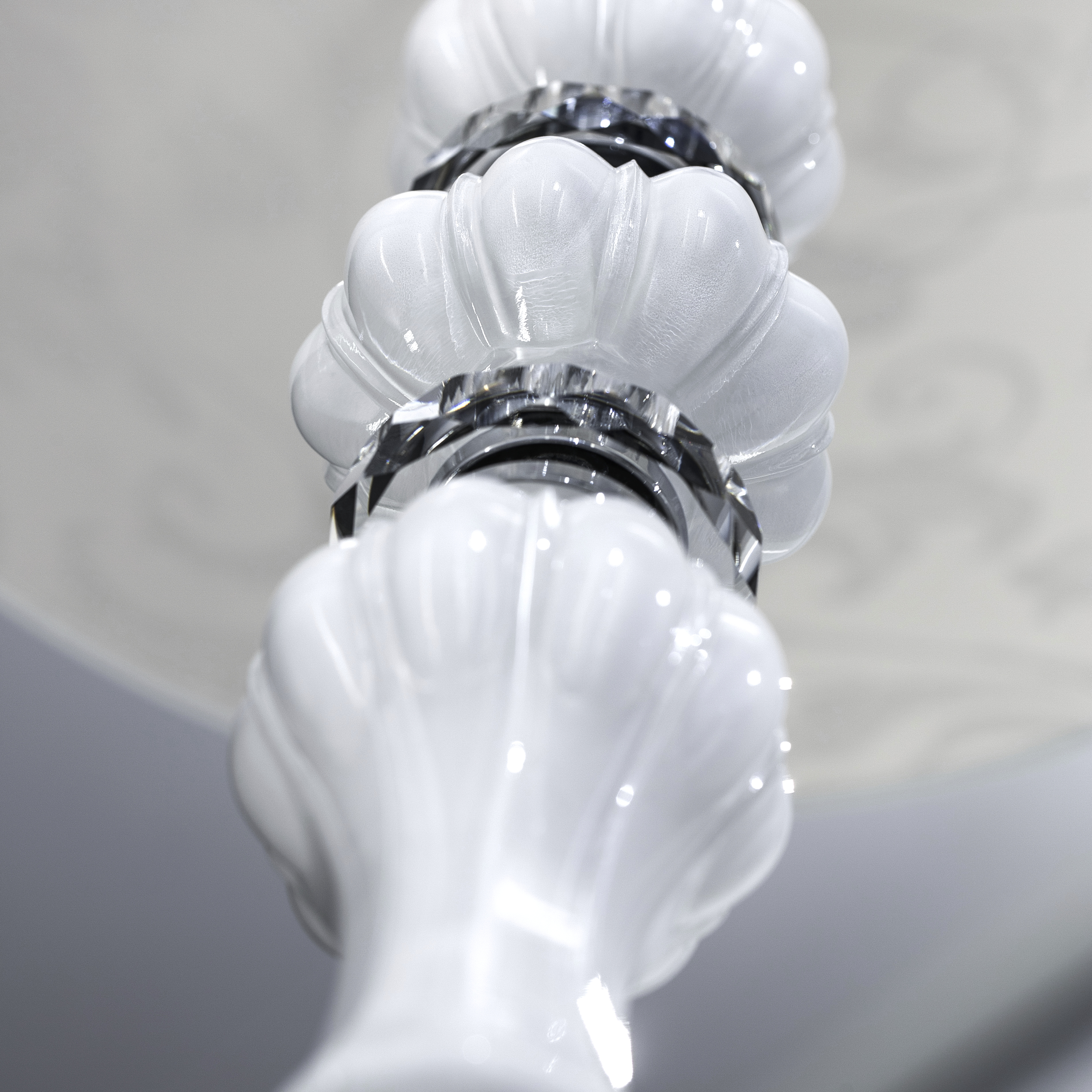 114 FL chrome white pvc silver leaf white shade macro2 Reina GrandoLuce